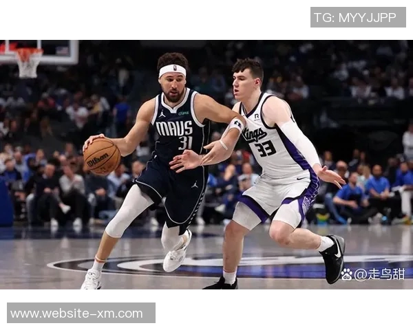 独行侠老板杜蒙亲赴菲尼克斯观战球队半场落后近20分令人担忧