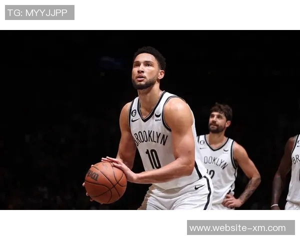 西蒙斯本场表现令人失望射门过人创造机会均无贡献